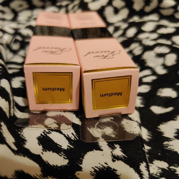 Too Faced born this way concealer - Picture 3 of 6